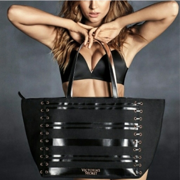 Victoria's Secret Handbags - SALE❤️Victoria SECRET CHAIN  GETAWAY TOTE BAG